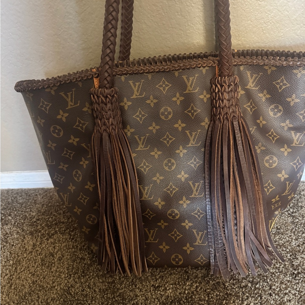 Louis Vuitton limited Edition Monogram Fringe/Boho Mahina Tote Bag